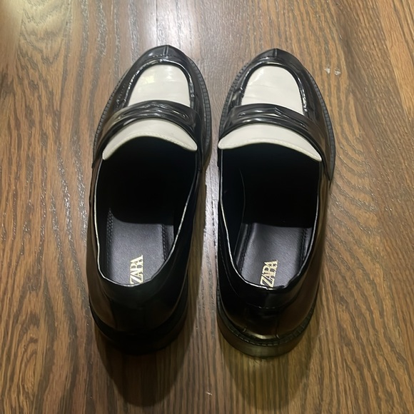 SOLD Zara contrast loafers - Picture 3 of 5